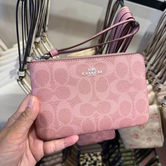Coach Corner Zip Wristlet In Signature Canvas CAQ75 DUSTY PINK - Picture 1 of 5